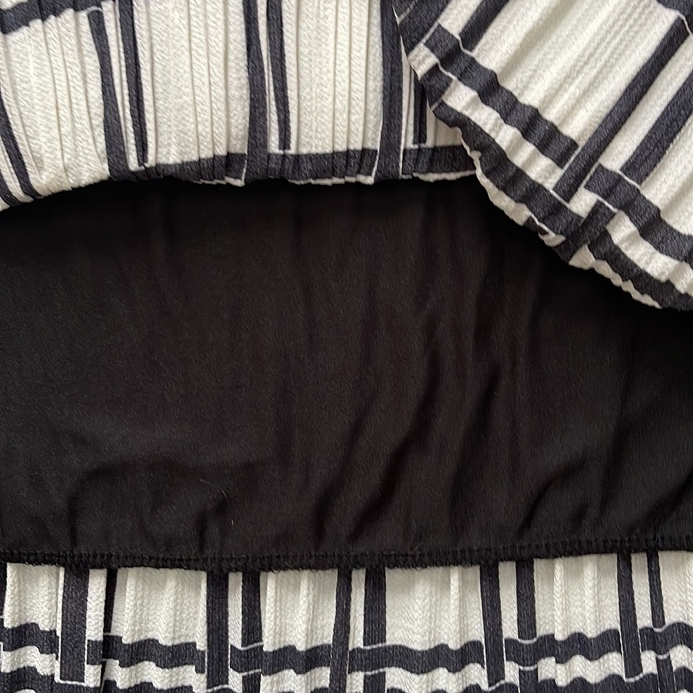 Women skirt. Brand new, no tags - Picture 2 of 7